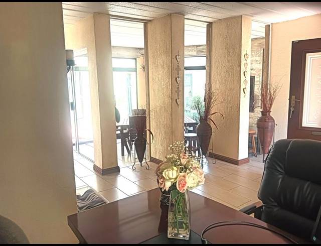 4 BEDROOM HOUSE FOR SALE IN SUNWARD PARK